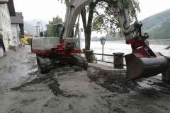 Aufraeumarbeiten Hochwasser 2013